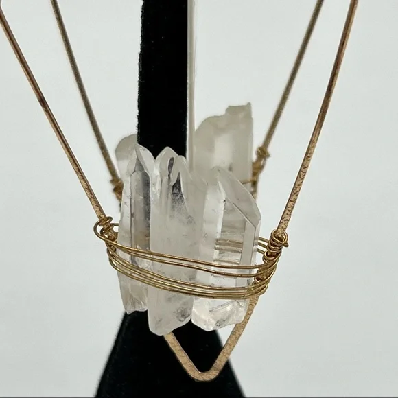 NWT Francesca’s Quartz Goldtone Hoop Earrings - Picture 4 of 4